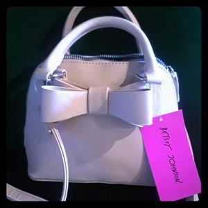 Betsey Johnson 🎀 NWT cross body bag / clutch 🌹